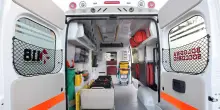 Scontro tra auto e camion dei vigili del fuoco a Modena, 7 feriti