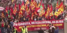 Milano, cortei per lo sciopero contro carovita e riarmo