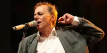 Vecchioni dopo il concerto al Brancaccio di Roma: 'Statemi vicino'