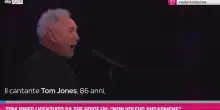 Tom Jones licenziato da The Voice UK: 'Non volevo andarmene