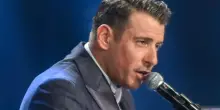 Francesco Gabbani colpito da un malore, concerto sospeso