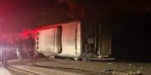 Brasile, si ribalta un autobus turistico: almeno 15 morti