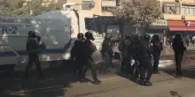 Sesto giorno di scontri a Tirana, centinaia di fermi