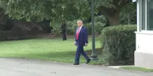 Trump sospende richieste di visto per gli immigrati