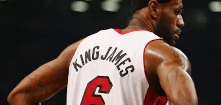 LeBron James sceglie i tre highlights della sua carriera