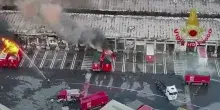 Milano, incendio Bovisa: l'intervento dei vigili del fuoco
