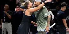 Tennis, Kyrgios vince la Battaglia dei sessi: Sabalenka ko in due set