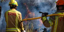 Incendio Catalogna, oltre 40mila residenti chiusi in casa: un arresto