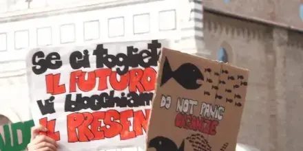 Firenze, studenti in corteo contro Valditara