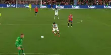 Il portiere sbaglia, Gon&ccedil;alo Ramos segna con un pallonetto