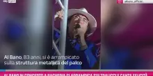 Al Bano in concerto a Bagheria si arrampica sui tralicci