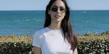 Il nuovo look di Miriam Leone: i capelli diventano castano ciliegia
