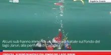 Croazia, albero di Natale sul fondo del lago Jarun