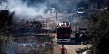 Incendio alla Massimina a Roma, vigili del fuoco al lavoro