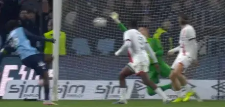 La parata mostruosa di Safonov in Le Havre-Psg. VIDEO