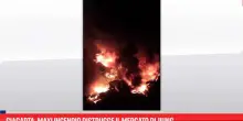 Giacarta, maxi incendio distrugge il mercato di Jiung