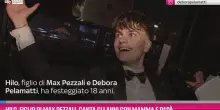 Hilo, figlio di Max Pezzali, canta Gli Anni con mamma e pap&agrave;