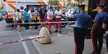 Tenta di accoltellare vigili nel Livornese, agente spara e lo ferisce