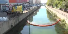 Milano, sversamento di gasolio nei Navigli: chiazza lunga 28 km