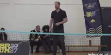 Harry a Birmingham, pickleball con gli studenti