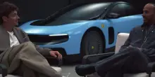 Ferrari Luce, Hamilton e Leclerc provano la nuova elettrica. VIDEO