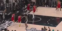 NBA, la super stoppata di Thompson su Wembanyama