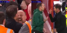 Gestacci dai tifosi del Liverpool, e Simeone reagisce così: espulso. VIDEO
