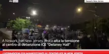 Lacrimogeni sui manifestanti al centro ICE in New Jersey