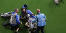 Khusanov, che fallo sul cameraman!