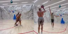 Gobert si allena contro un lottatore della UFC...e subisce la tripla in step-back