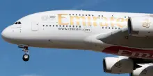 Paura su volo Emirates: pilota si sente male, aereo deviato al Cairo
