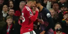 VIDEO. Bentancur, che succede? Testata ed espulsione in Manchester United-Tottenham