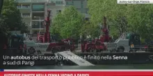 Autobus finisce nella Senna vicino a Parigi