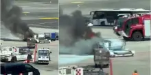 Malpensa, a fuoco un carrellino dei bagagli in pista per cortocircuito