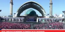 Iran, migliaia di persone ai funerali di Ali Khamenei