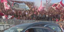 Livorno si ferma per Protti: l'ultimo saluto al bomber amaranto. VIDEO