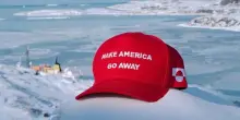 A Nuuk corsa ai cappellini anti-Trump: &ldquo;Make America go away&rdquo;