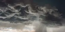 Downburst, il violento fenomeno meteo: cos'&egrave; e perch&eacute; &egrave; pericoloso