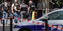 Parigi, attacco con coltello nella zona Nord: tre feriti. Un arrestato