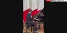 Armenia, Macron canta La Boh&egrave;me con Pashinyan alla batteria