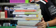 Libri scolastici, rincari di oltre il 25% negli ultimi 10 anni. I dati