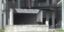 Prato, uomo accoltella al collo il genero