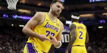 Un super Doncic non basta ai Lakers: 3^ sconfitta di fila, ora si apre una crisi