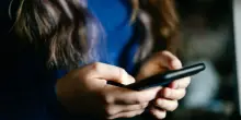 'Spogliava' ragazze con l'IA e le metteva online, denunciato a Novara