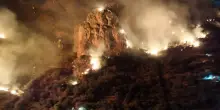 Grave incendio in Costiera Amalfitana, tra Amalfi e Agerola