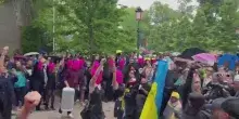 Biennale Venezia, protesta di Pussy Riot e Femen al padiglione Russia