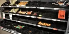 Caro carburanti, protesta tir svuota scaffali dei supermercati. FOTO
