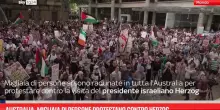 Australia, migliaia di persone protestano contro Herzog