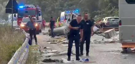 Scontro camper-bus, morti e decine feriti sulla Terni-Rieti