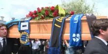 Funerali Beccalossi, l'ingresso del feretro in Chiesa